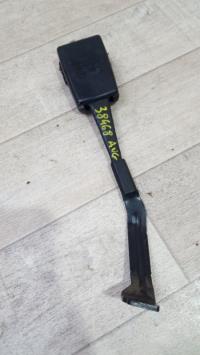 Attache ceinture avant gauche
