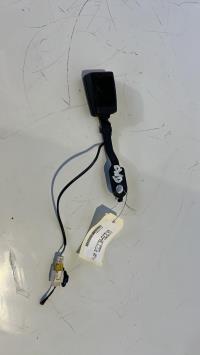 Attache ceinture avant droit