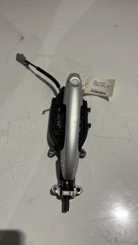 Poignee porte avant gauche