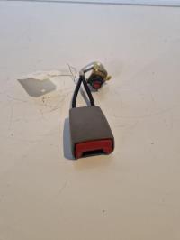 Attache ceinture arriere droit