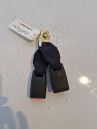 Attache ceinture arriere droit