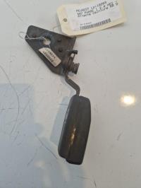 Attache ceinture arriere droit