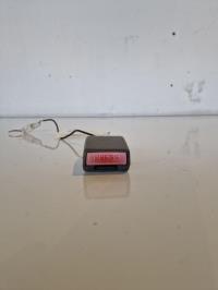 Attache ceinture avant droit