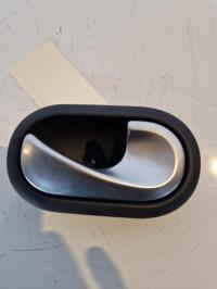 Poignee interieur avant droit