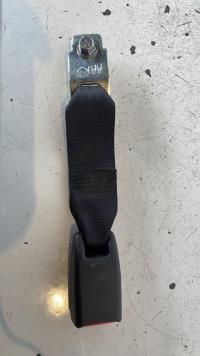 Attache ceinture arriere droit