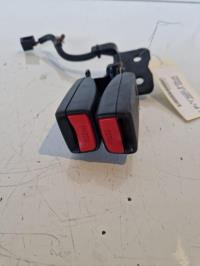 Attache ceinture arriere centrale