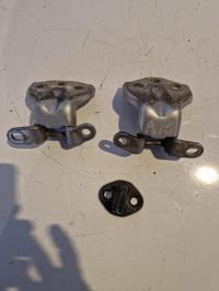 Charniere de porte avant gauche