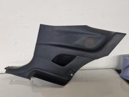 Garniture laterale arriere droite