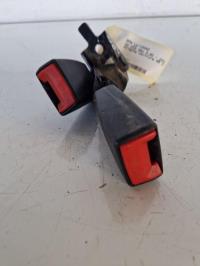 Attache ceinture arriere droit