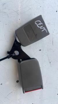 Attache ceinture arriere centrale