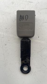 Attache ceinture avant droit