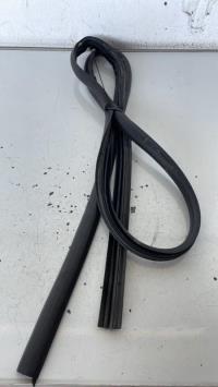 Joint de porte avant gauche