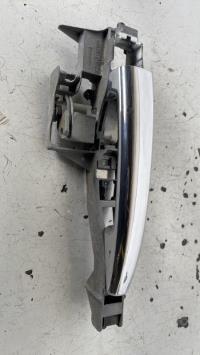 Poignee porte avant gauche