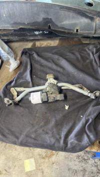 Moteur essuie glace avant