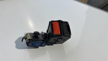 Attache ceinture arriere centrale