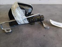 Attache ceinture avant gauche