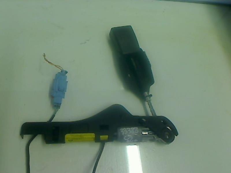 Attache ceinture avant droit