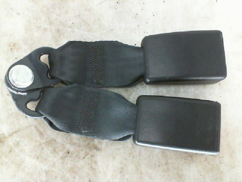 Attache ceinture arriere droit
